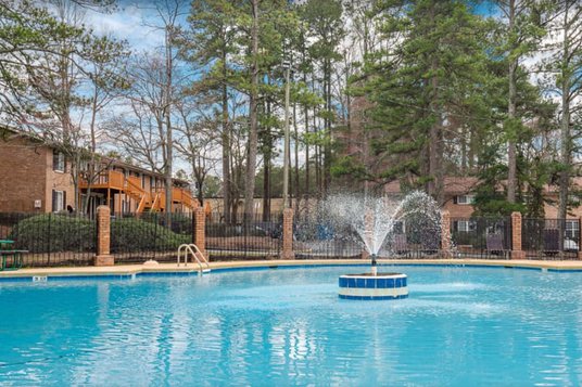 pool at Beacon Ridge located in College Park, GA